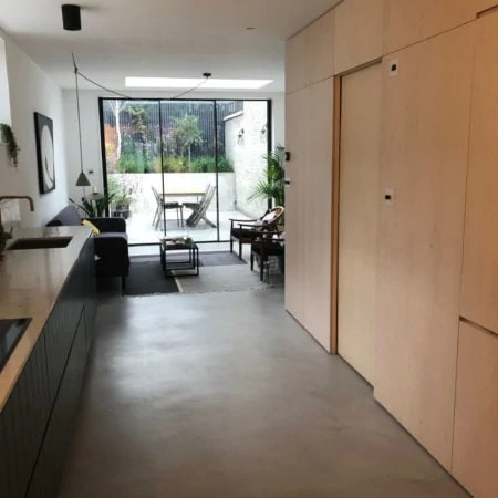 Kitchen withe polished concrete floor