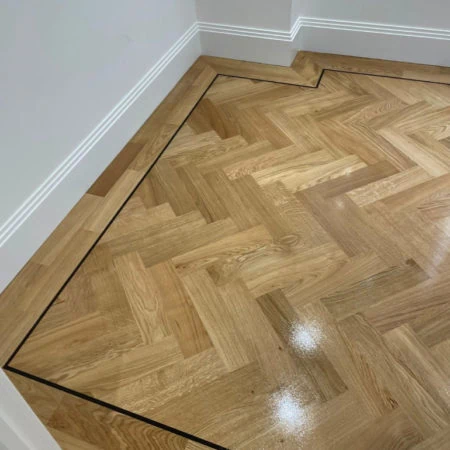 Parquet flooring varnished
