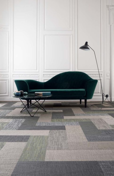 Commercial flooring rooms et with carpet tiles
